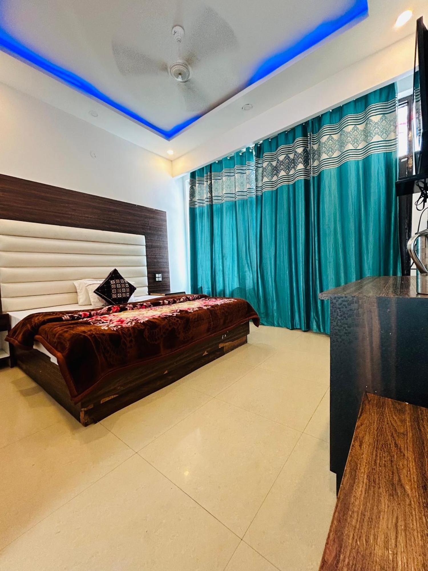 Rahul Hotel & Restaurant Mussoorie Eksteriør billede